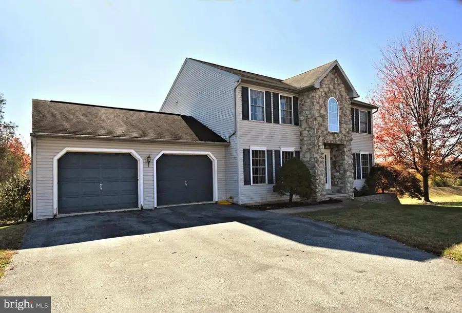 306 Kingston Dr, Douglassville, PA 19518 - Image #2