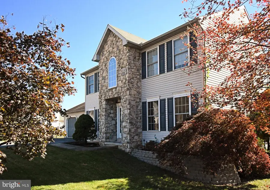 306 Kingston Dr, Douglassville, PA 19518 - Image #3