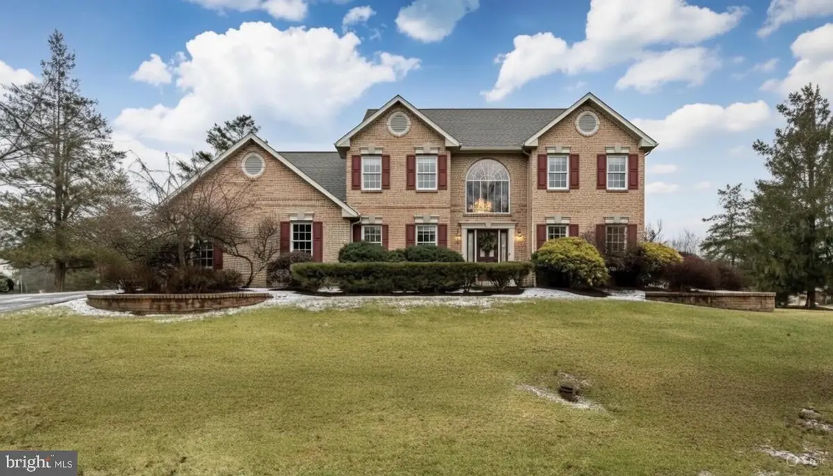 11 Mulligan Dr, Reading, PA 19606 - Image #1