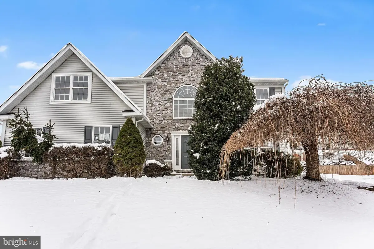 114 Farm View Ct, Douglassville, PA 19518 - Image #1