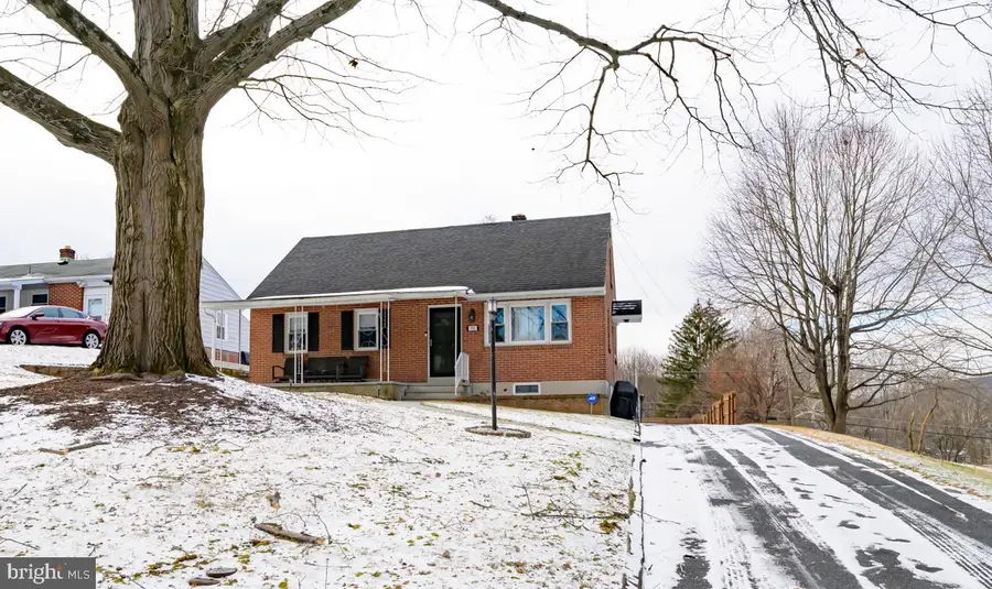 352 Ashley Dr, Reading, PA 19607 - Image #2