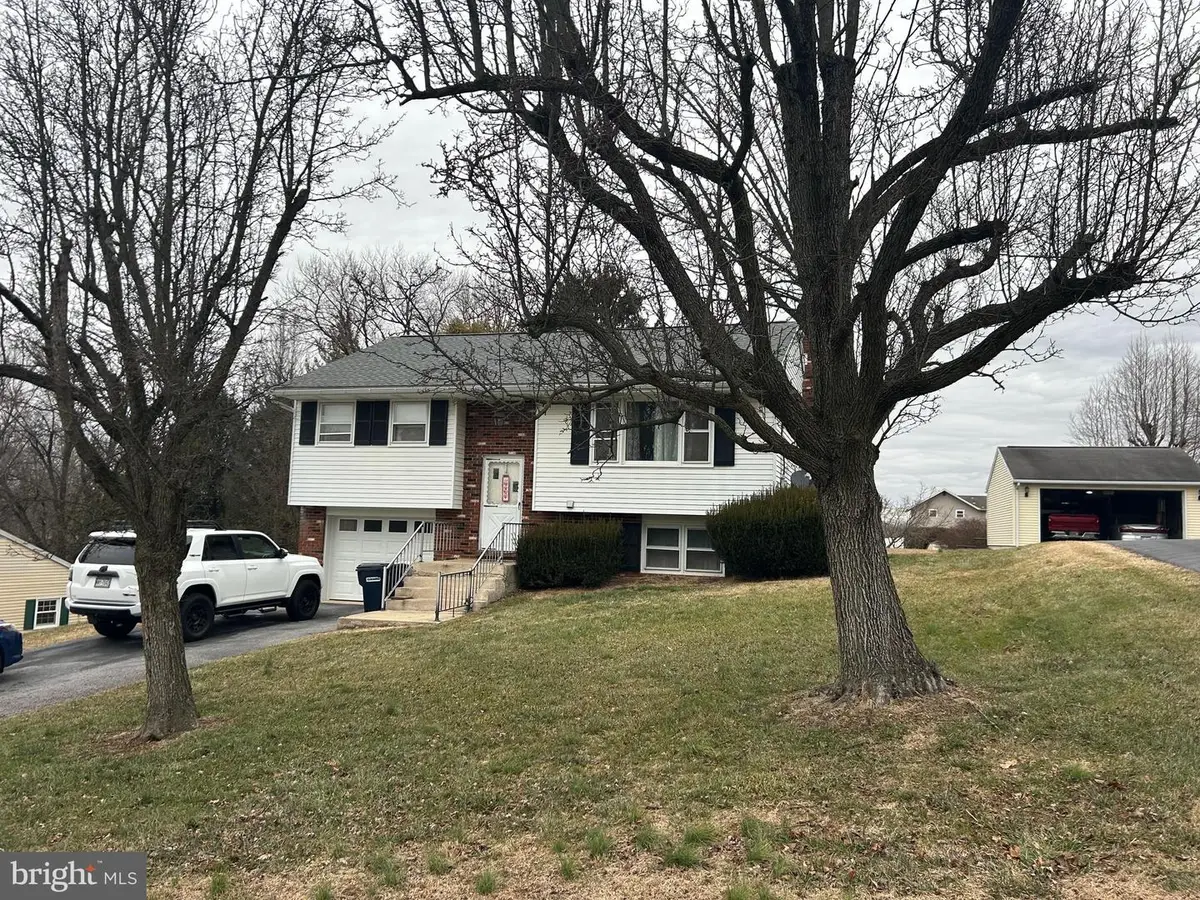 631 W Franklin St, Womelsdorf, PA 19567 - Image #1