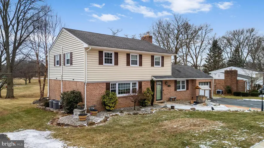 526 Hain Ave, Reading, PA 19605 - Image #2