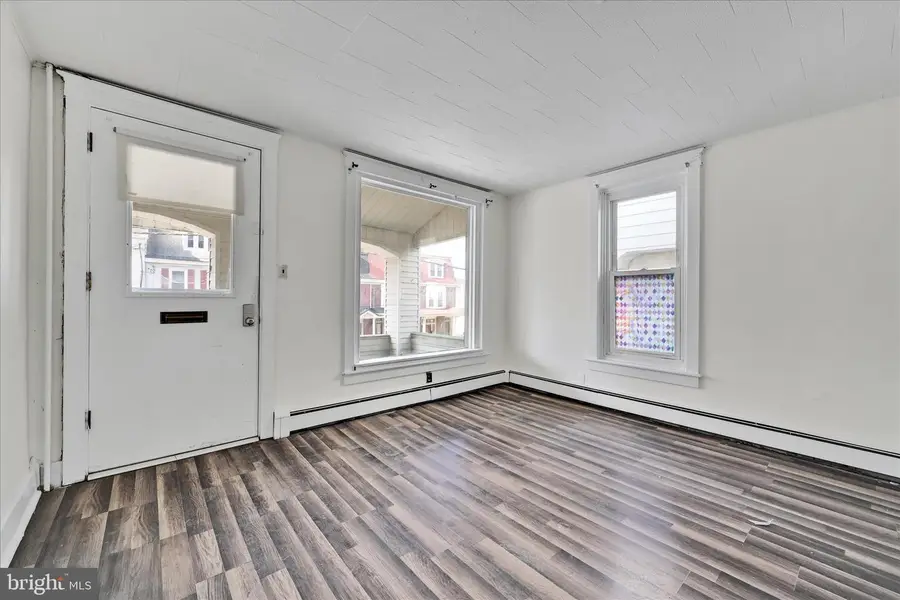 305 S 4th St, Hamburg, PA 19526 - #3