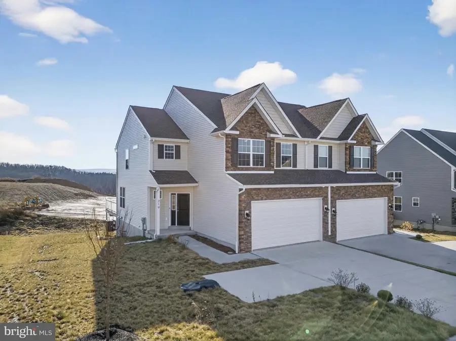 219 Sunglo Dr, Leesport, PA 19533 - Image #2