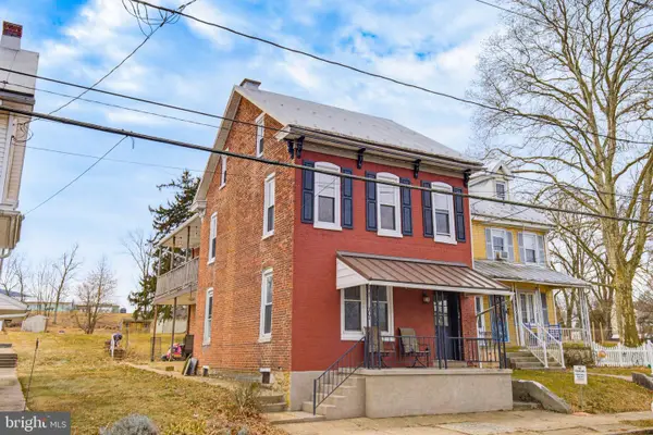 244 E High St, WOMELSDORF, PA 19567