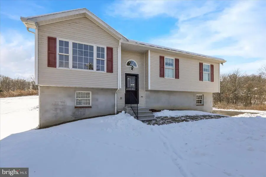 926 Sleepy Hollow Dr, Mohrsville, PA 19541 - Image #2
