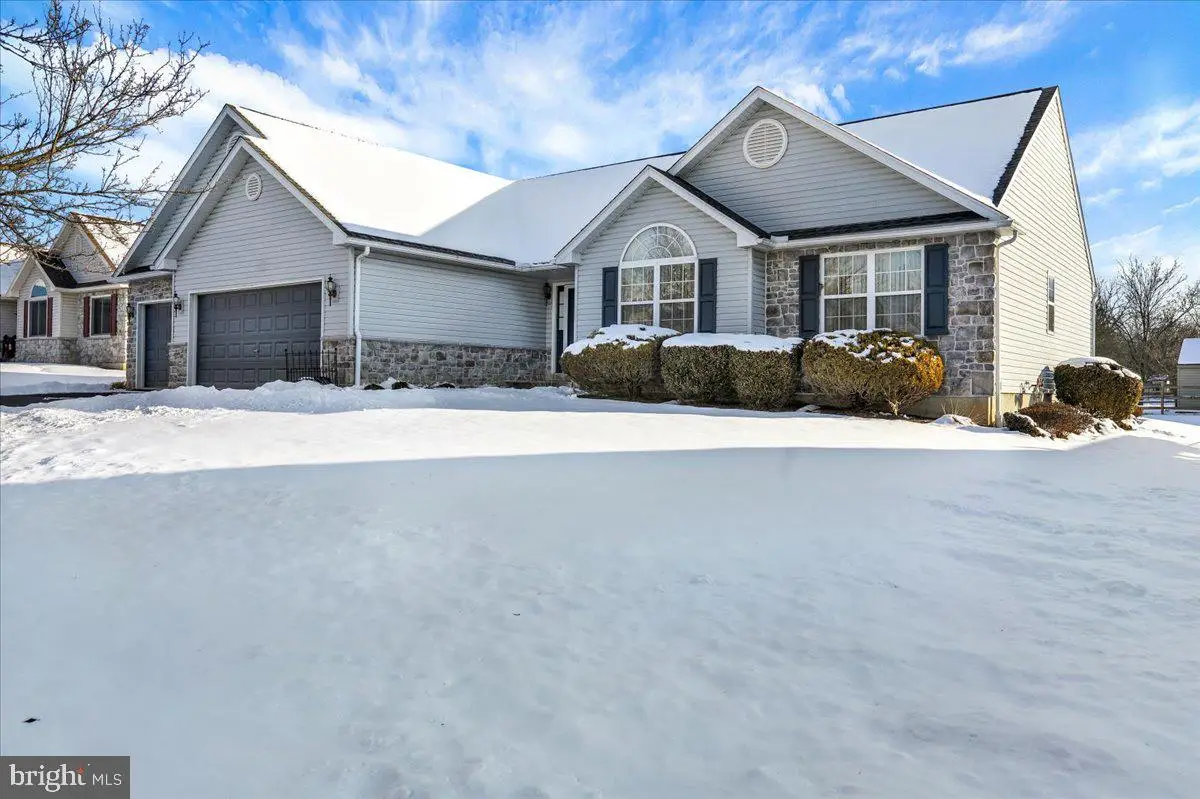 28 Sagebrook Dr, Reading, PA 19606 - Image #1