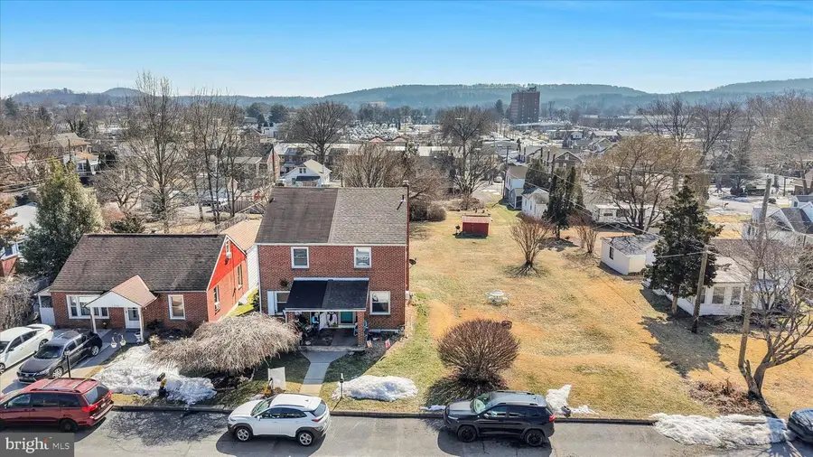 1622 Meade St, Reading, PA 19607 - #2