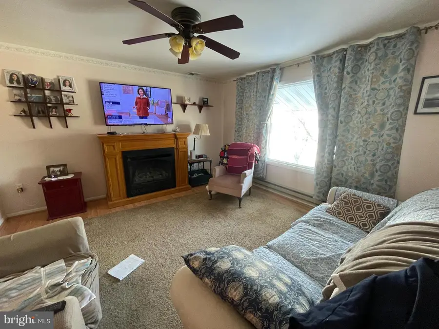 901 Denise Dr, Birdsboro, PA 19508 - Image #2