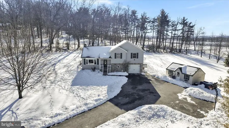 245 Dove Rd, Fredericksburg, PA 17026 - Image #2