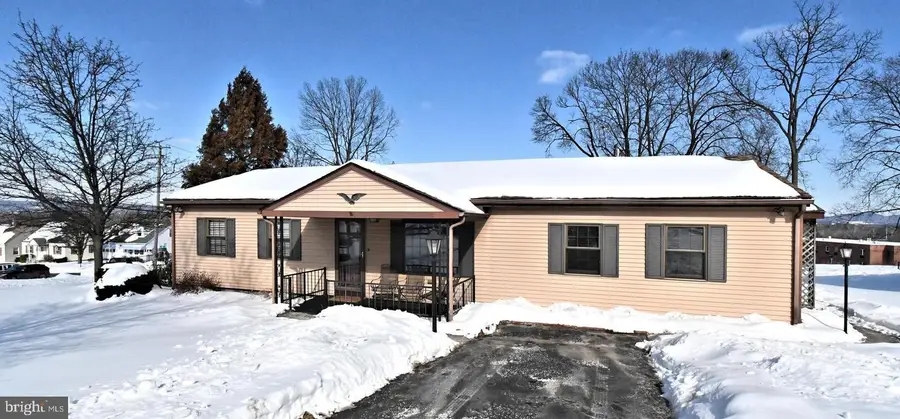 451 Silver Brook Dr, Birdsboro, PA 19508 - Image #2