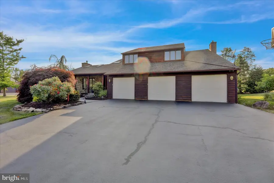 16 Scotland Dr, Reading, PA 19606 - Image #2