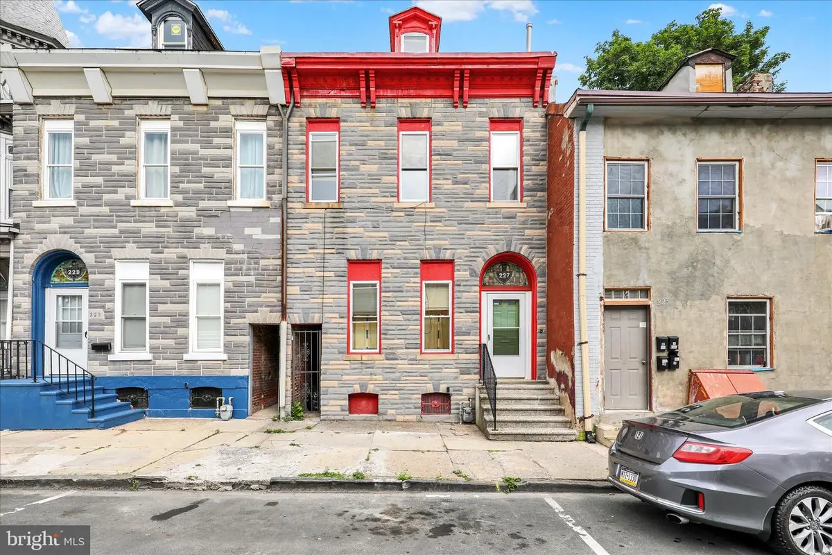 227 N 10th St, Reading, PA 19601 - #1