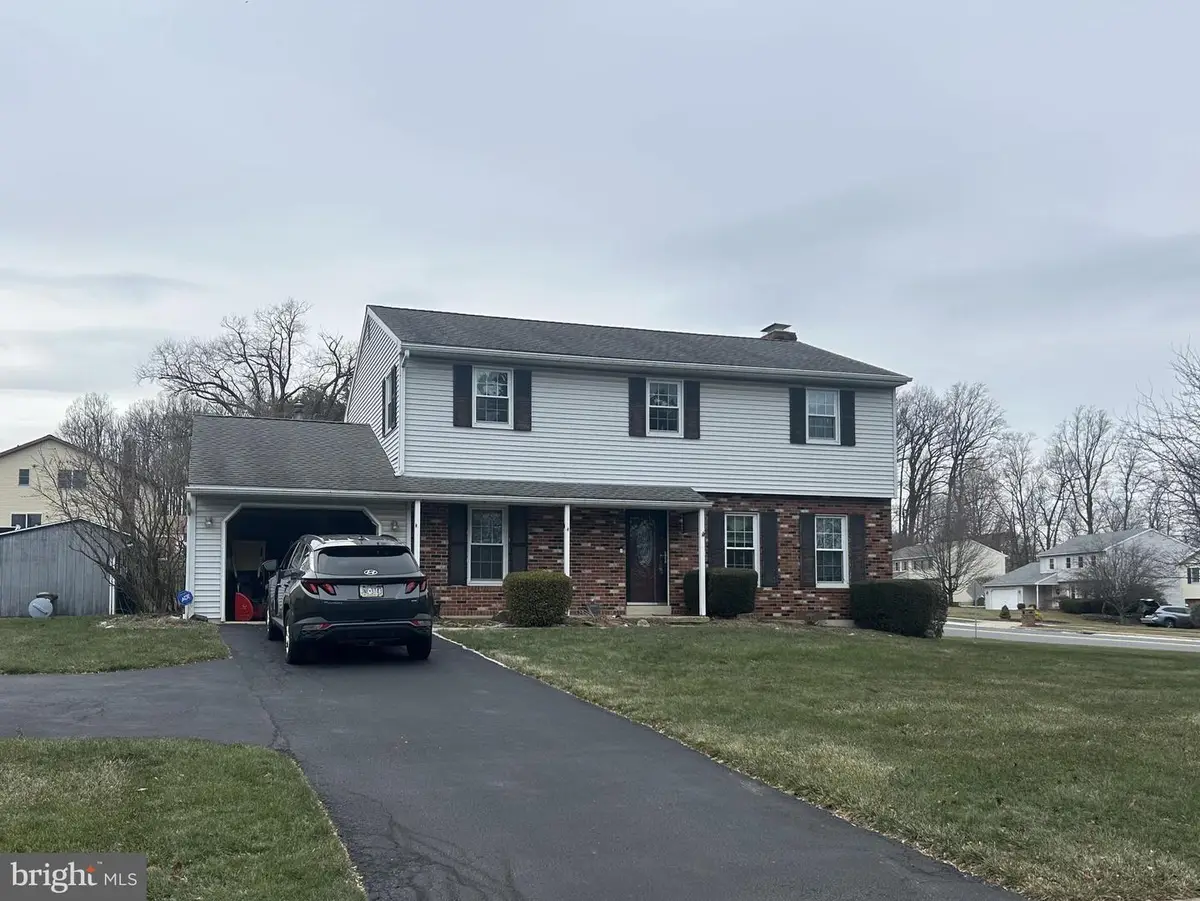 124 Mesa Dr, Reading, PA 19608 - Image #1