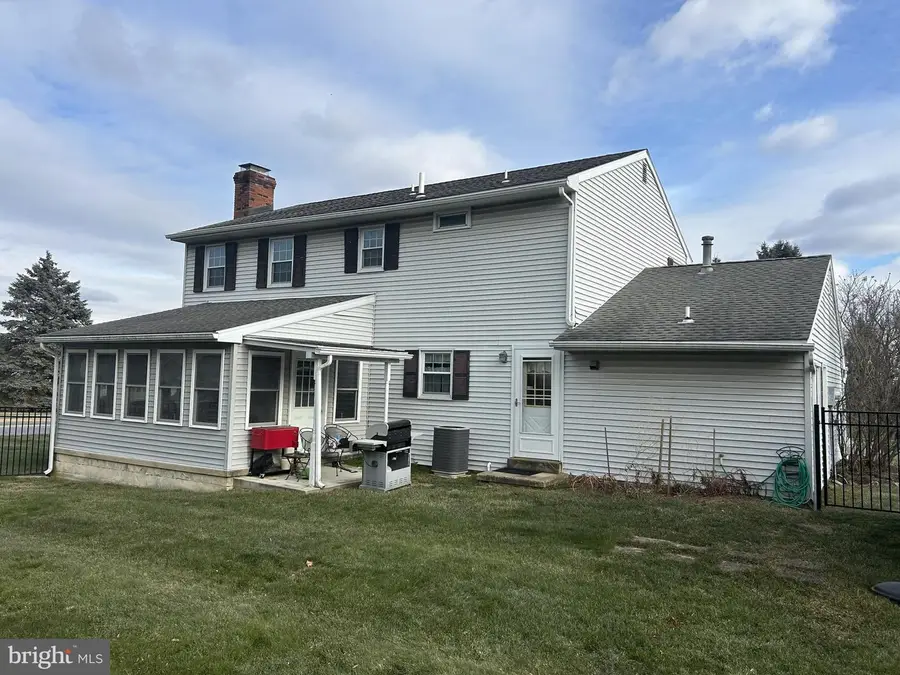 124 Mesa Dr, Reading, PA 19608 - Image #2