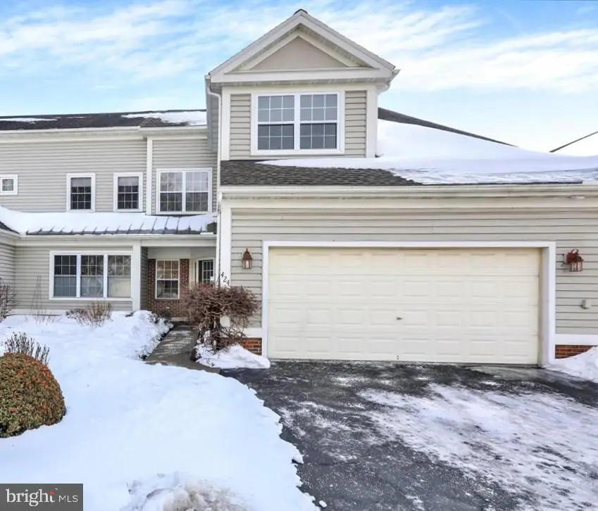 424 Oak Hill Ln, Reading, PA 19610 - Image #2