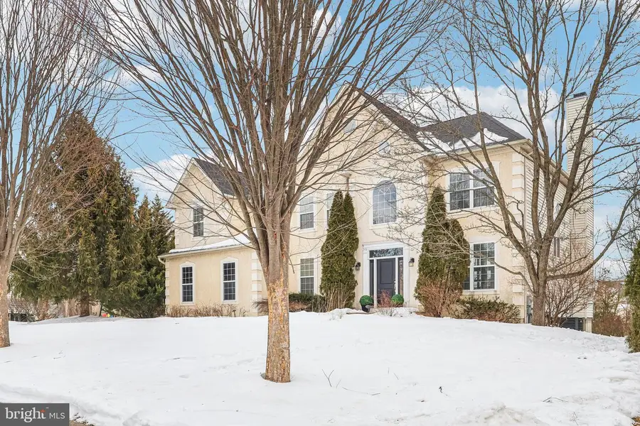 230 N Shadybrooke Dr, Douglassville, PA 19518 - #2