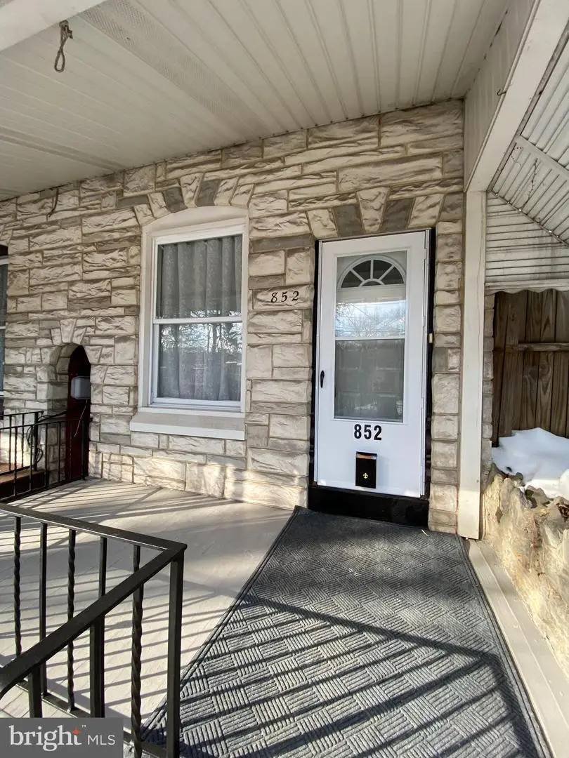 852 Thorn St, Reading, PA 19601 - #3