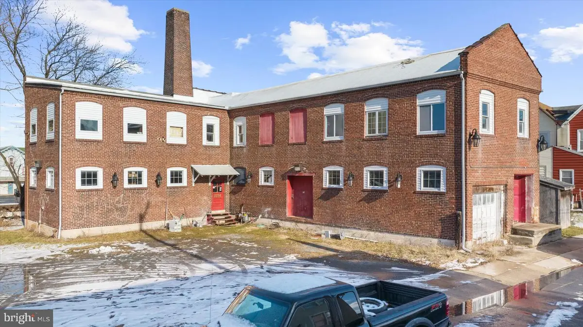 102 S Richmond St, Fleetwood, PA 19522 - #1