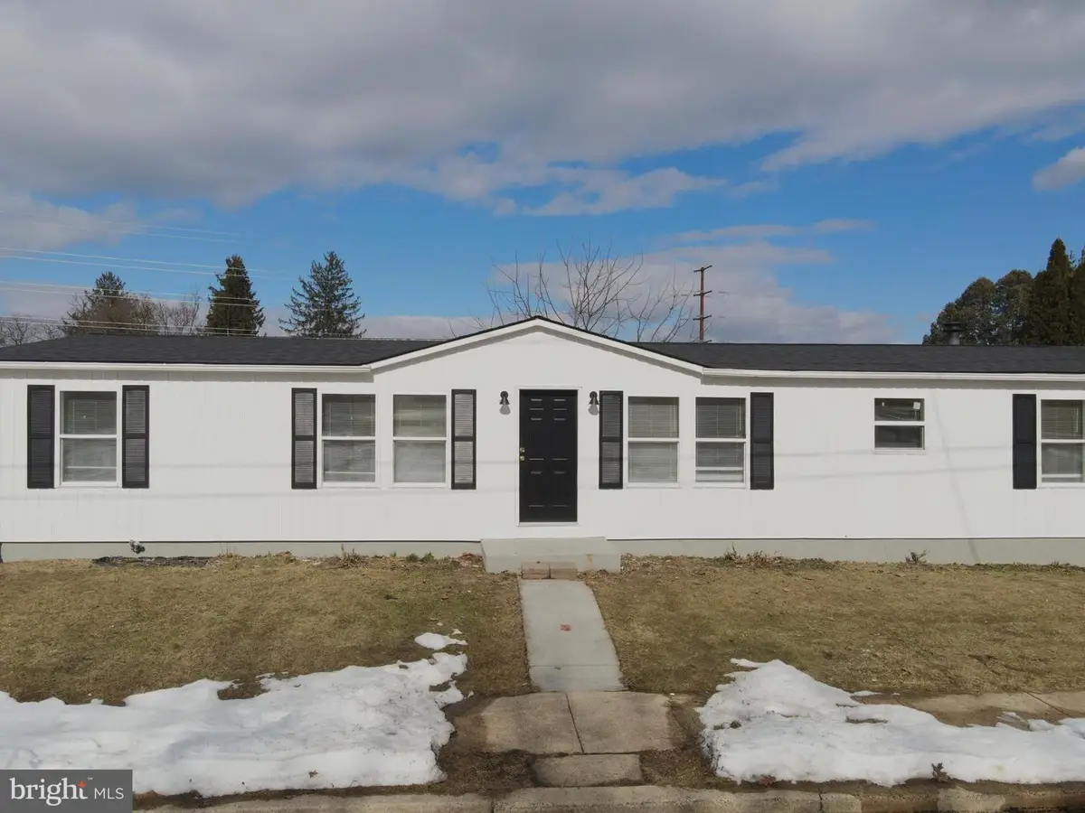 15 Rebecca St, Wernersville, PA 19565 - #1