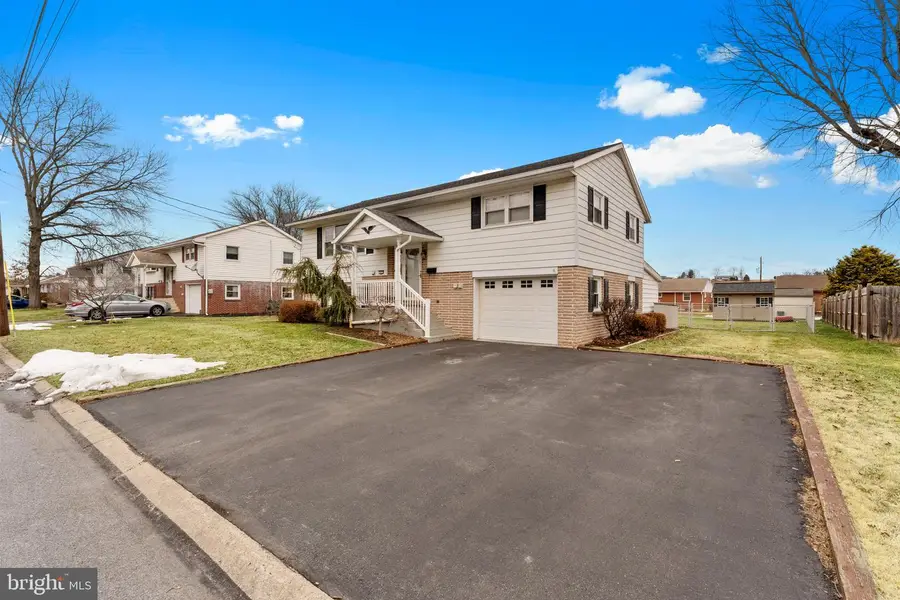 347 Fry Ave, Robesonia, PA 19551 - #2