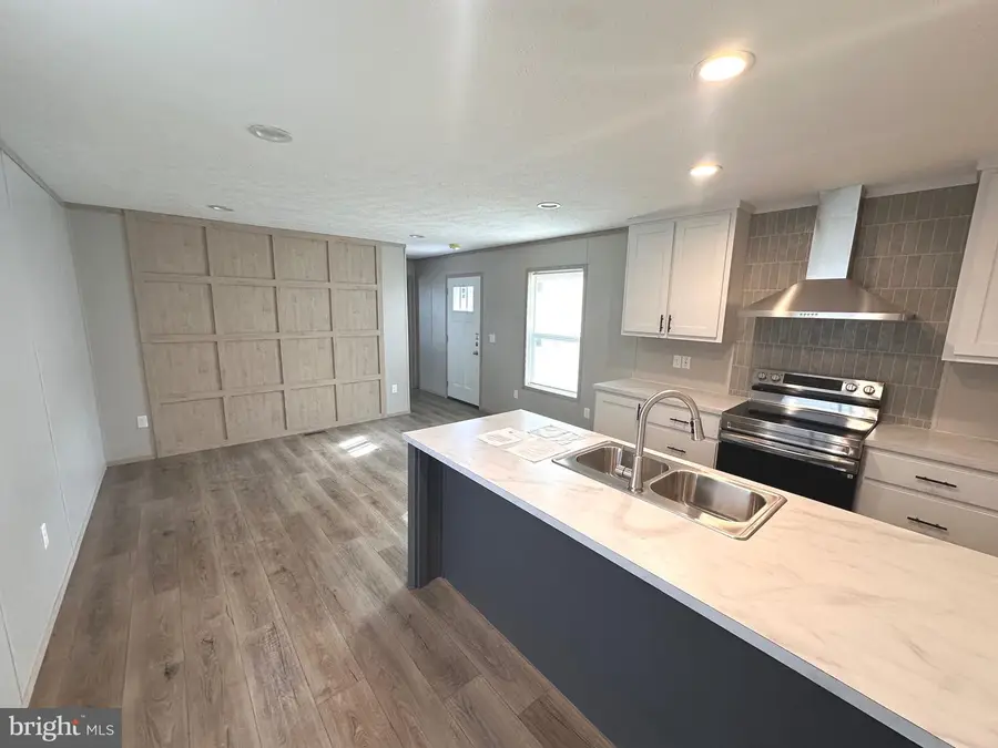 11 Woodland Ln, Mertztown, PA 19539 - #2