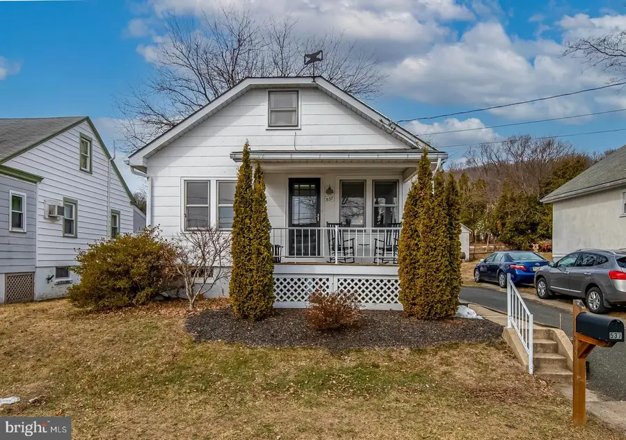 537 Cherry St, Bally, PA 19503 - #2