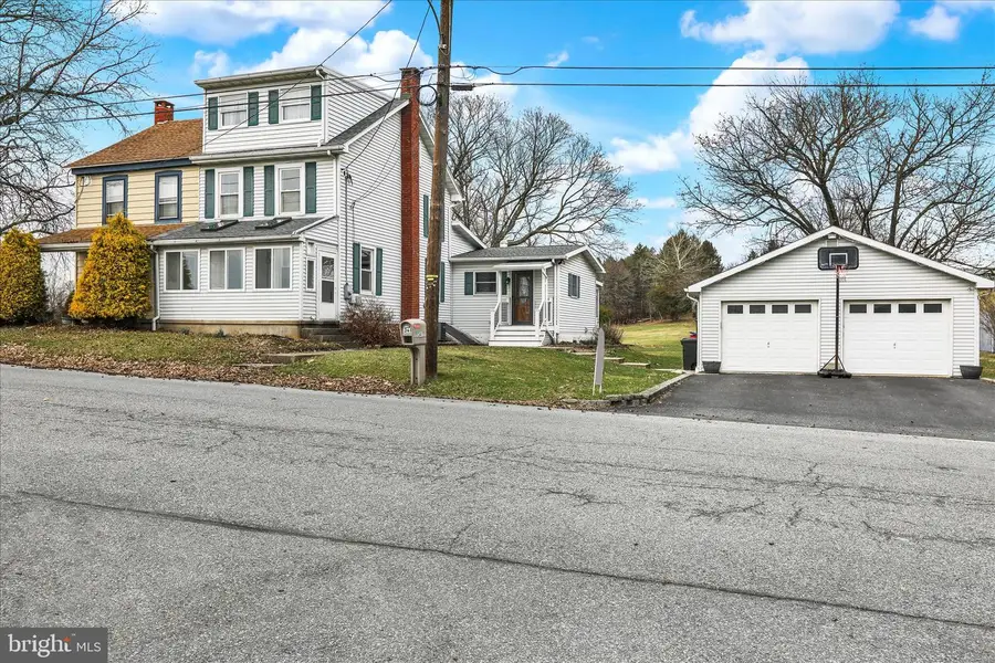 341 Chestnut St, Leesport, PA 19533 - #2