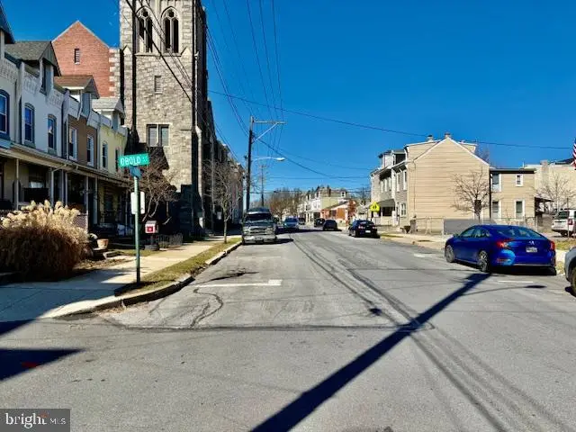 323 Franklin St, West Reading, PA 19611 - #3