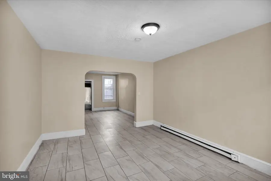 230 S 4th St, Reading, PA 19602 - #3