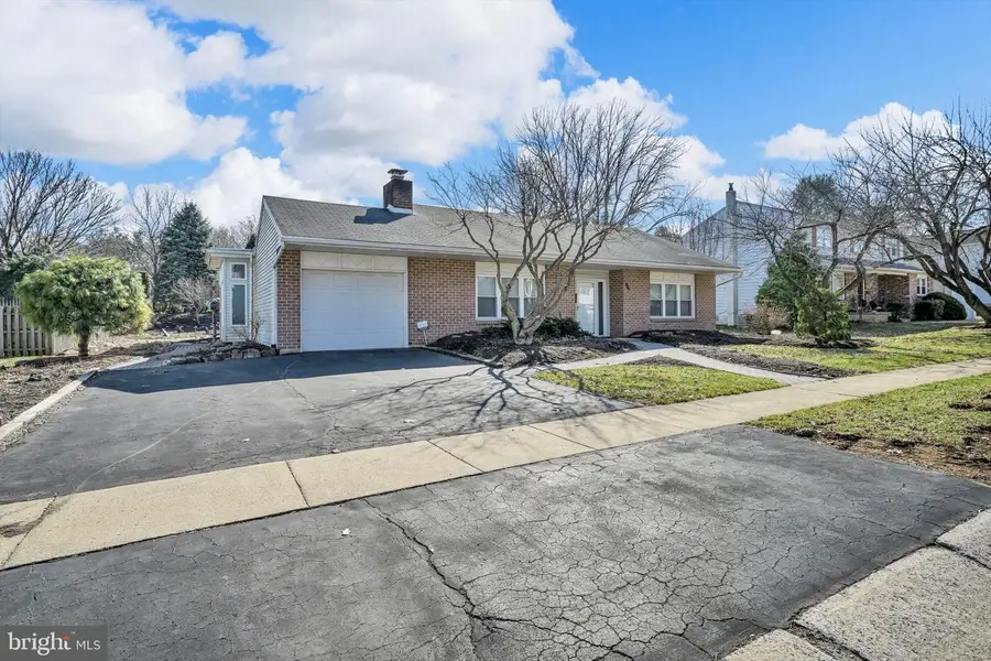 37 Dorchester Dr, Wyomissing, PA 19610 - #2