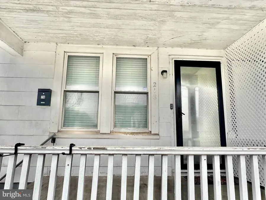 218 W Franklin St, Womelsdorf, PA 19567 - #3