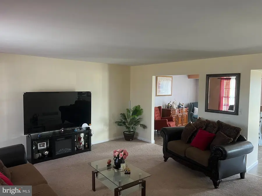 121 Nantucket Dr, Reading, PA 19605 - #3