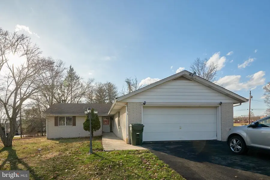 884 Ahrens Rd, Reading, PA 19606 - #3