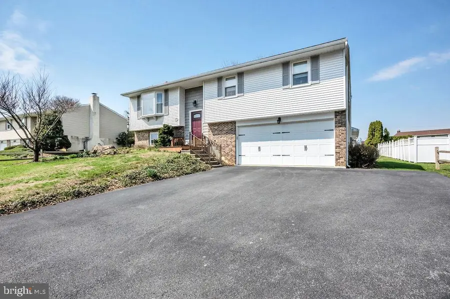 672 W Spring St, Fleetwood, PA 19522 - #2