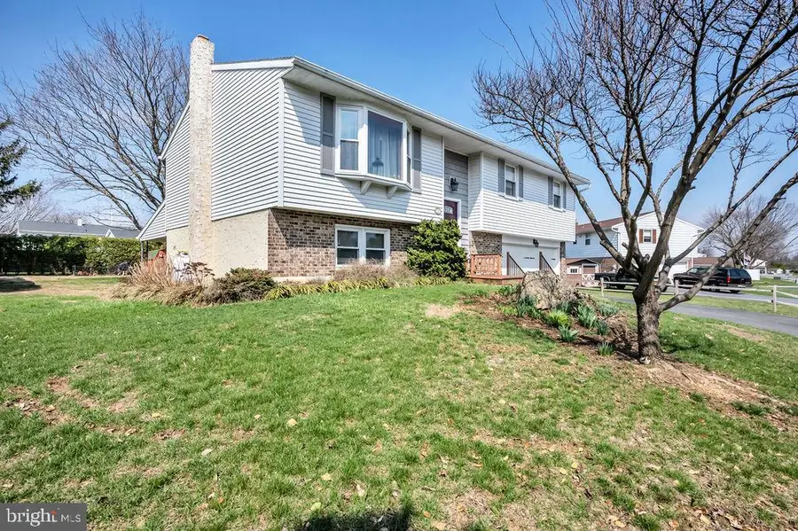 672 W Spring St, Fleetwood, PA 19522 - #3