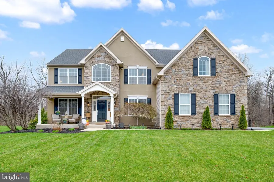 115 Woods Edge Dr, Douglassville, PA 19518 - #2