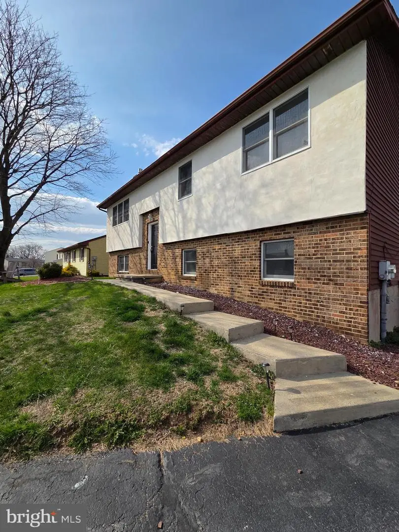 908 Blue Gate Ln, Sinking Spring, PA 19608 - #3