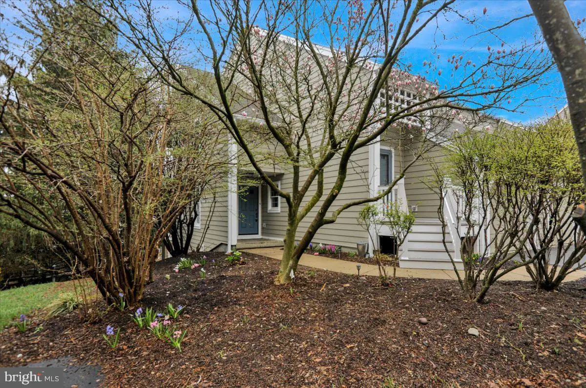 2028 Meadow Gln, Wyomissing, PA 19610 - #1