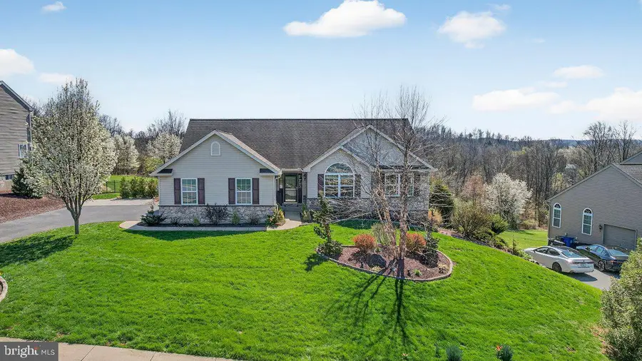 216 Pleasant View Dr, Douglassville, PA 19518 - #3