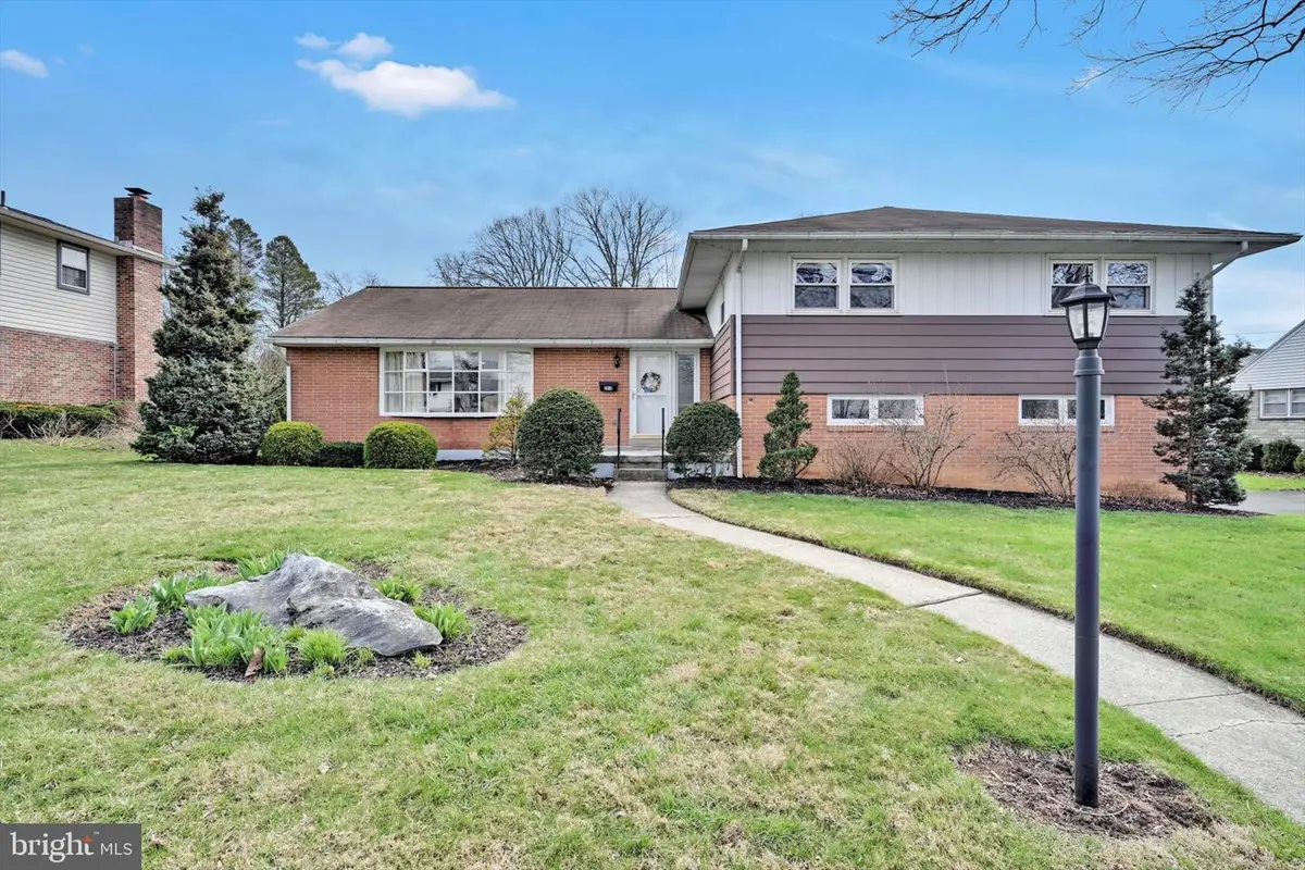 2910 Curtis Rd, Reading, PA 19609 - #1