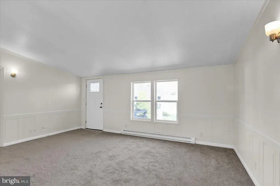 327 Oak St, Hamburg, PA 19526 - #2