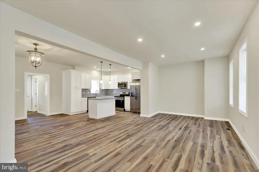 323 Main St, Shoemakersville, PA 19555 - #3