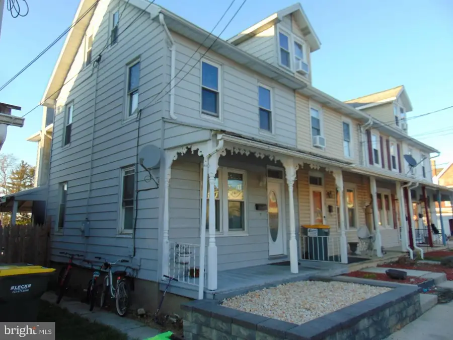 21 W Smith St, Topton, PA 19562 - #2