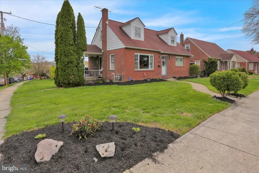 241 Mcclellan St, Reading, PA 19611 - #3