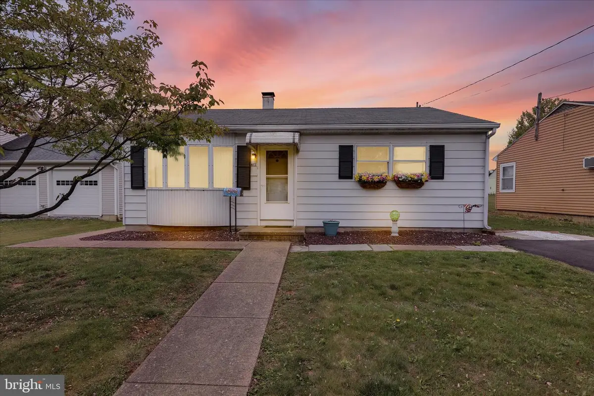710 Chestnut St, Shoemakersville, PA 19555 - #1