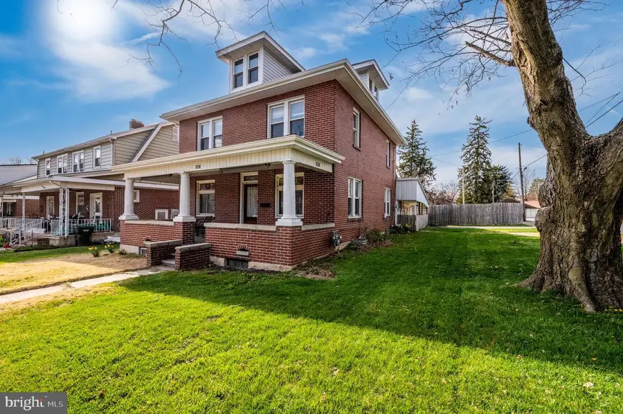 421 E Main St, Fleetwood, PA 19522 - #2