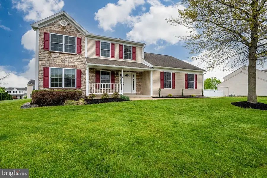4985 Thornbury Cir, Douglassville, PA 19518 - #2