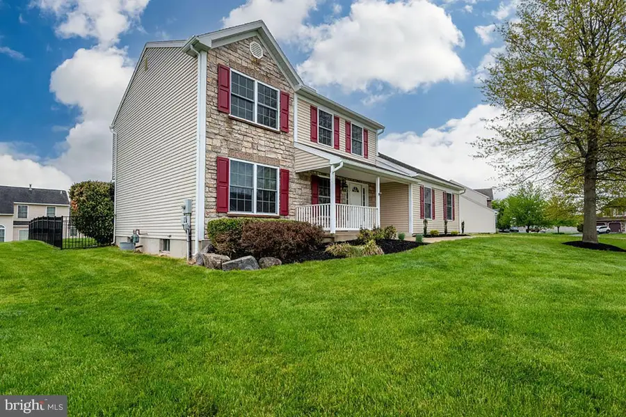 4985 Thornbury Cir, Douglassville, PA 19518 - #3